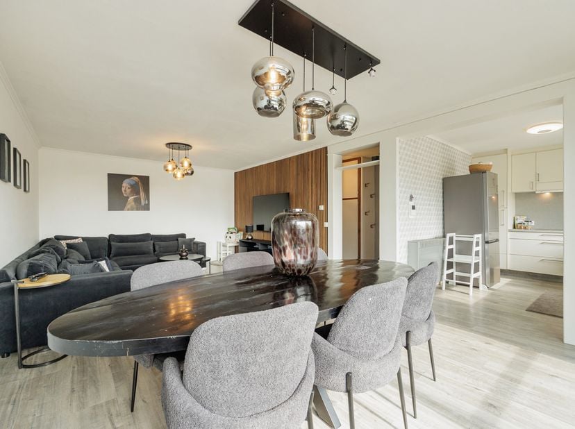 GOED ONDERHOUDEN EN INSTAPKLAAR APPARTEMENT MET TWEE SLAAPKAMERS, B-LABEL, CONFORME ELEKTRICITEIT EN APARTE GARAGE OP GEWILLIGE LOCATIE TE REKEM (LANA