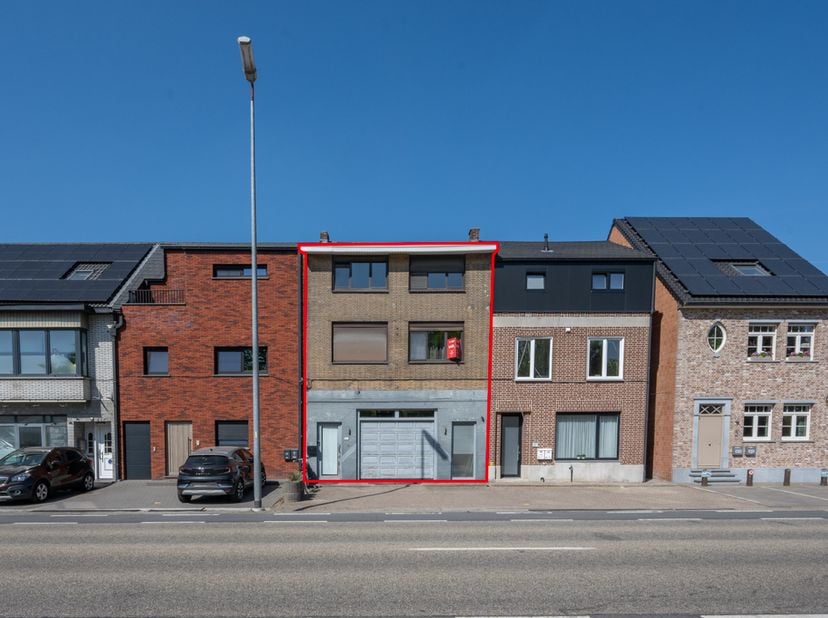 MAASEIK - RUIME TE RENOVEREN WONING - <br />
<br />
Notarissen Cops &amp; Swenters met zetel te 3680 Maaseik, Maastrichtersteenweg 85, met antennes te Maa