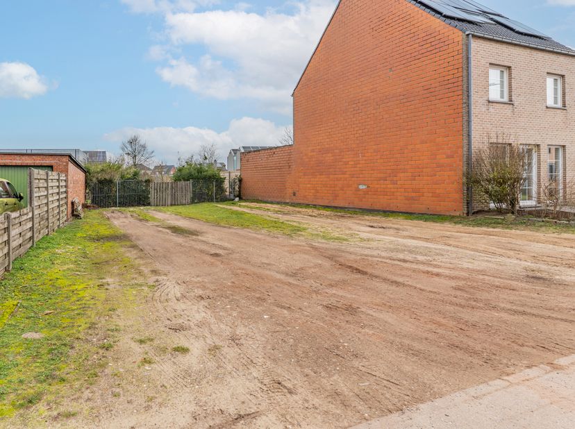 Terrain à vendre
                    à 2480 Dessel