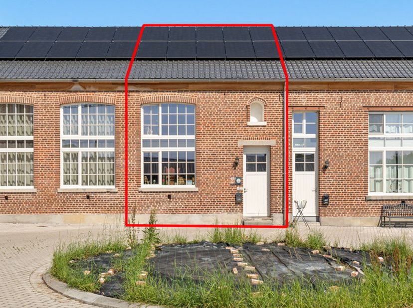 Dit charmant woonproject past perfect binnen onze bedrijfsfilosofie "anders dan anders".<br />
We zijn dan ook heel fier om dit gezellig huis aan jou
