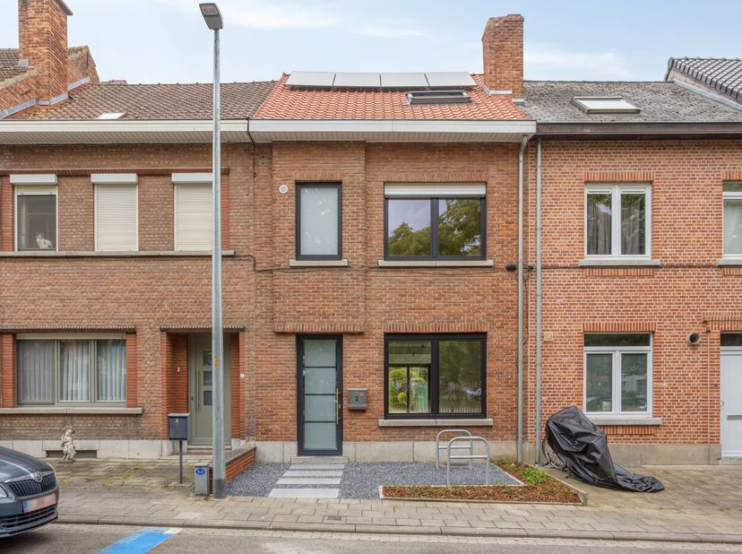 Cette maison entièrement rénovée avec 3 chambres à Kessel-Lo offre une belle combinaison de confort, de performance énergétique et de situation recher