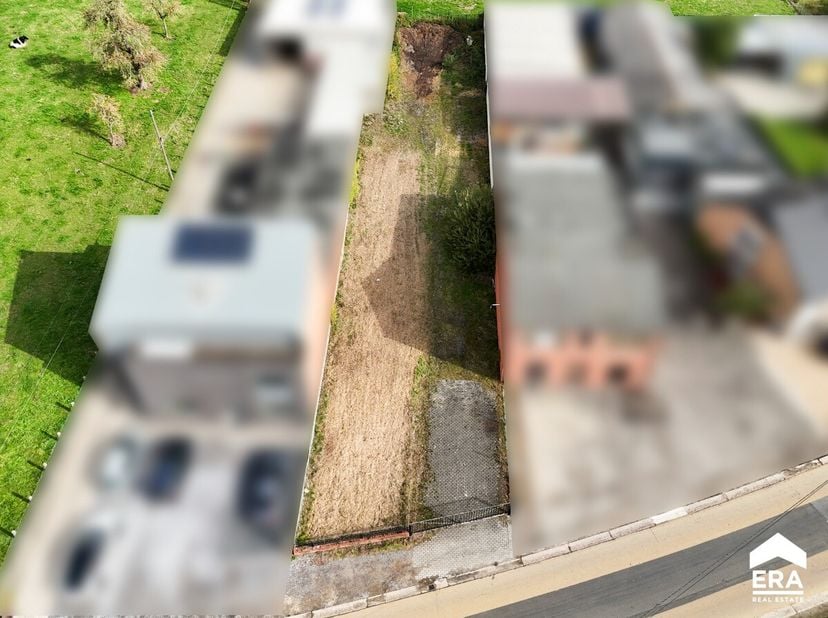 Op dit perceel van 7are 75ca, geschikt voor gesloten bebouwing, vind je de ideale locatie om jouw droomwoning te realiseren. De eerste 50 meter van he