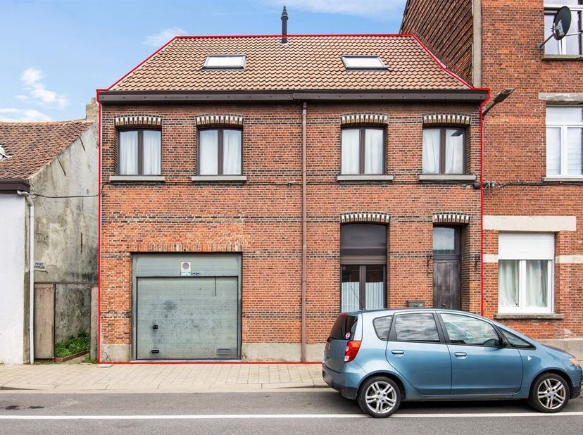 Openhuizendag op zaterdag 13 juni van 15u30 - 16u30<br />
Ligging:<br />
Deze woning is gelegen in de rustige Kilstraat in Hoboken, een aangename woon