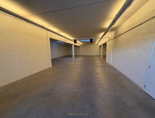                                         Entrepôt avec bureau à louer à Aalst, € 1.595
