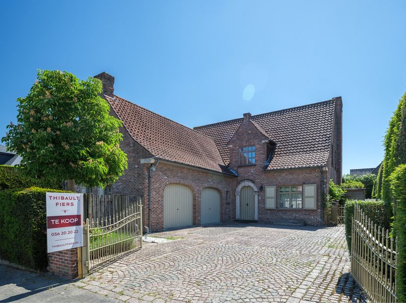 Ontdek deze eigendom via: https://thibaultfiers.be/eigendom/charmante-gezinswoning-in-de-gegeerde-wijk-pius-x/8571618 (kopieer en plak de link indien