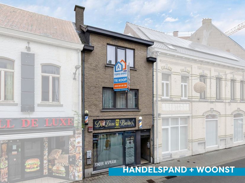 Voor meer info of een bezoek, bel 054 69 39 36 - Instapklaar handelspand met woonst, gelegen in het centrum van Ninove. Scholen, winkels, horeca en op