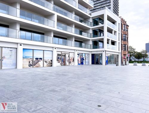                                         Handelsgelijkvloers te huur in Oostende, € 4.200
