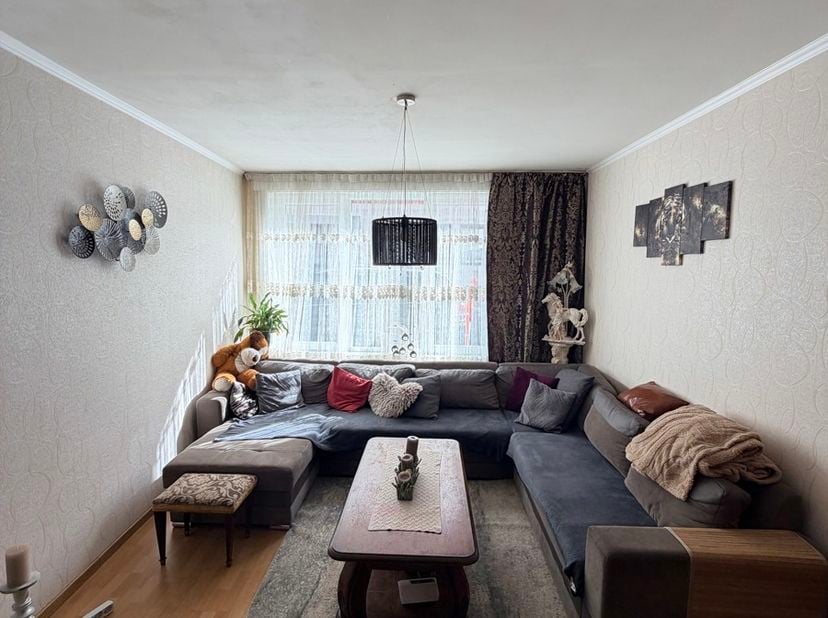 Bent u op zoek naar een ruime stadswoning met karakter, een uitstekende ligging en tal van mogelijkheden om er uw eigen thuis van te maken? Dan is dez