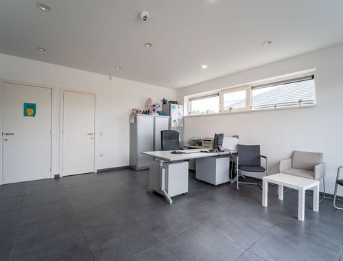                                         Commerce à vendre à Spalbeek, € 749.000
