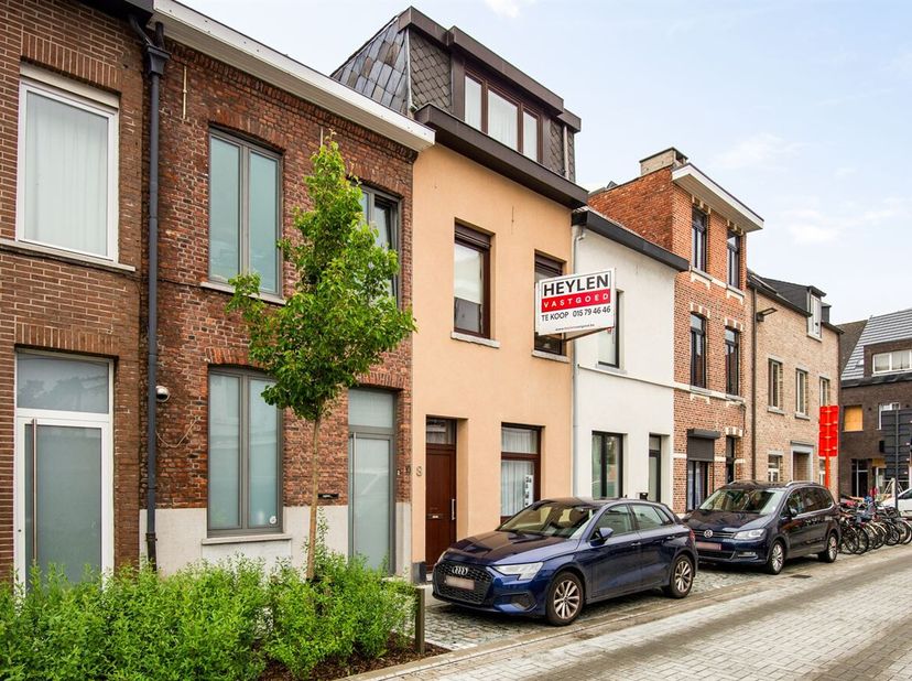 Openhuizendag op zaterdag 13 juni van 14u00 - 15u00<br />
In de rustige Arendonckstraat in Mechelen bevindt zich deze charmante stadswoning met verras