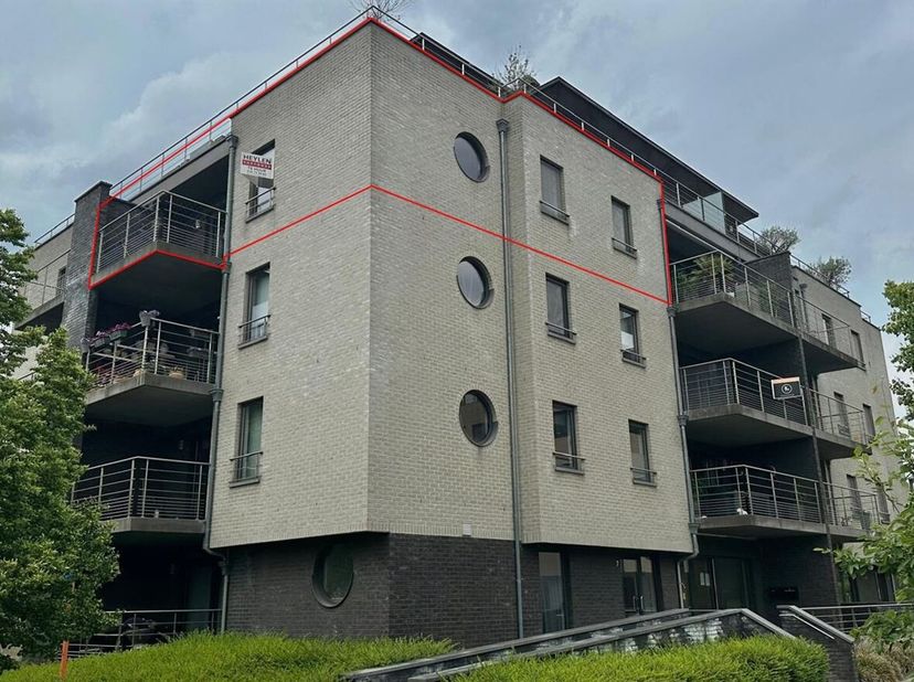 Ruim 2-slaapkamerappartement met terras en autostaanplaats in Turnhout<br />
Ligging<br />
: Gelegen aan de Dokter Paul Janssenlaan met de centrale li