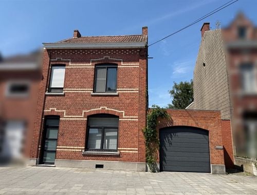                                         Eengezinswoning te koop in Basècles, € 330.000
