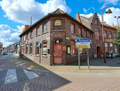                                        Bien commercial à vendre à Aartrijke, € 325.000
