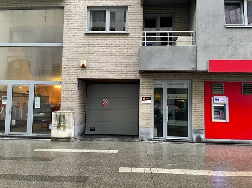 Garage à louer à Steenstraat 14,
                    8370 Blankenberge