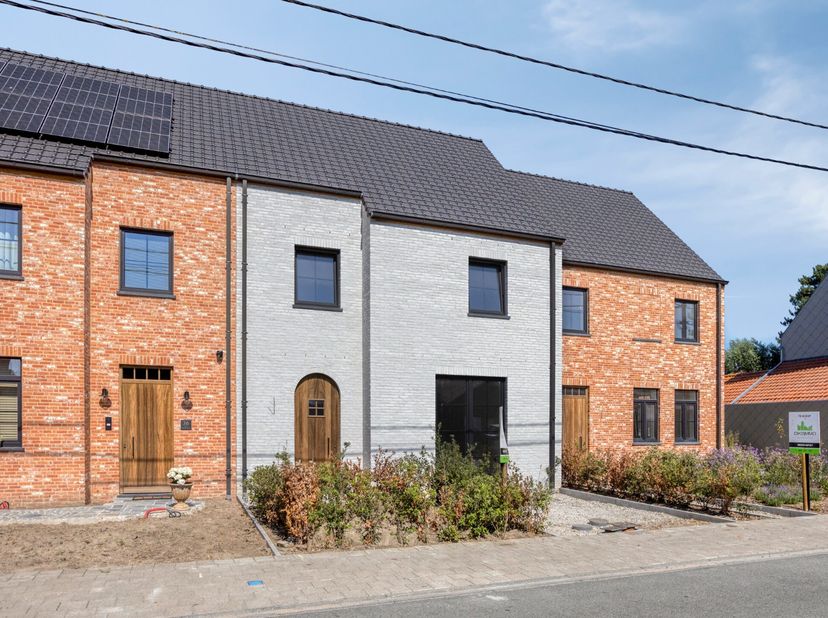 MONO<br />
Residentieel wonen in het rustige Bovekerke (op de kruising van Kortemark, Diksmuide en Koekelare) op een groot perceel met west-oriëntatie