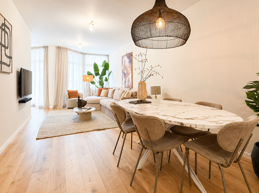Stijlvol en hoogwaardig afgewerkt appartement op een centrale ligging in de Lippenslaan, ideaal als vaste woonst of tweede verblijf aan zee.<br />
De