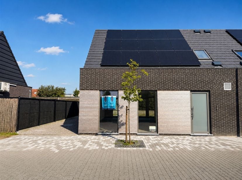 Energiezuinige nieuwbouwwoning (verkoop onder registratierechten!) met 3 slaapkamers, oprit en zonnige tuin!<br />
<br />
Rustig gelegen, energiezui