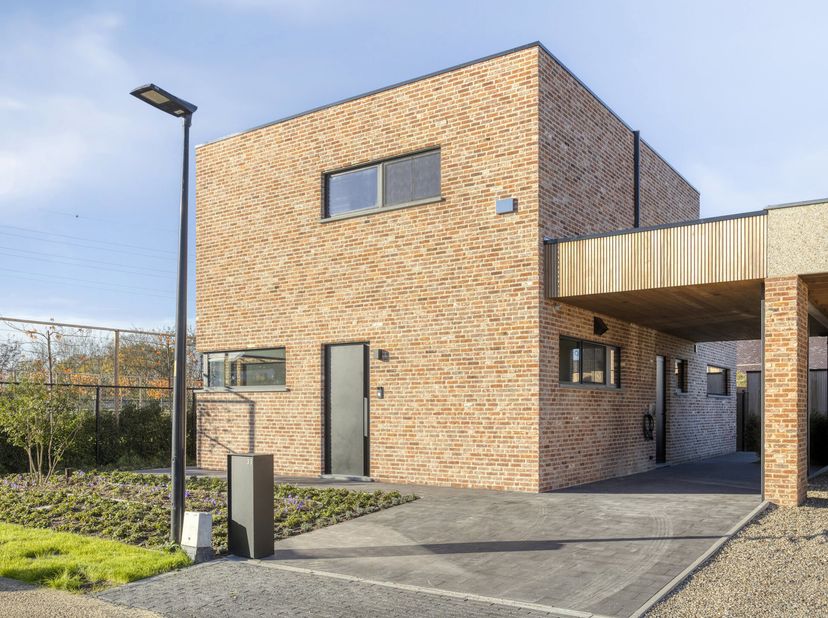 Deze prachtige nieuwbouwwoning met 3 slaapkamers bevindt zich aan Op de Koopman 33. In deze woning is over alle details nagedacht en dat merk je metee