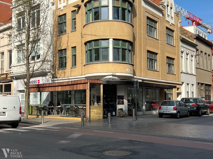 Bedrijfsvastgoed over te nemen in Alfons Pieterslaan 29,
                    8400 Oostende