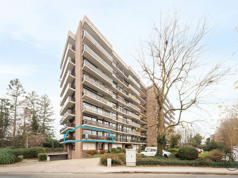 Ruim en lichtrijk appartement met 3 slaapkamers, balkon, garage en kelder, centraal gelegen aan het station!<br />
Dit appartement combineert comfort,