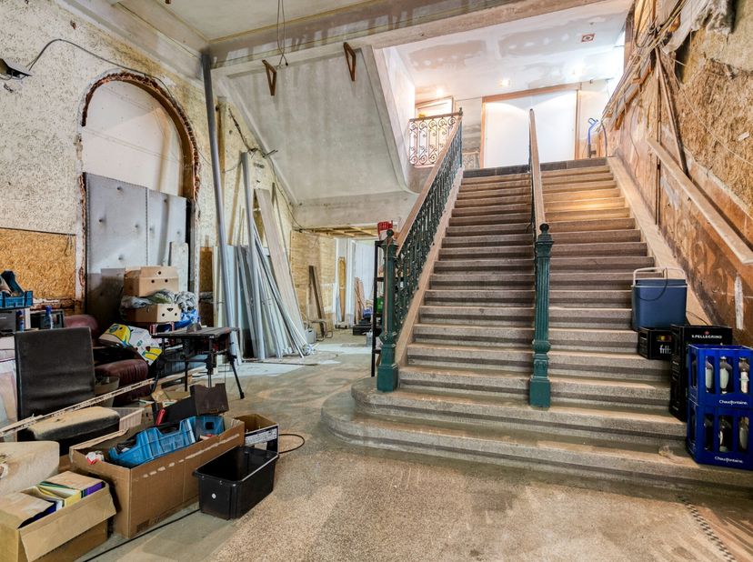 In dit iconische, historische gebouw van de voormalige bioscoop en danszaal 'Lido' schuilt een uitzonderlijk eigendom, waar karakter, geschiedenis en