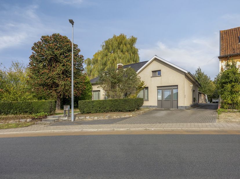 Huis te koop in Kerkstraat 33,
                    9890 Dikkelvenne