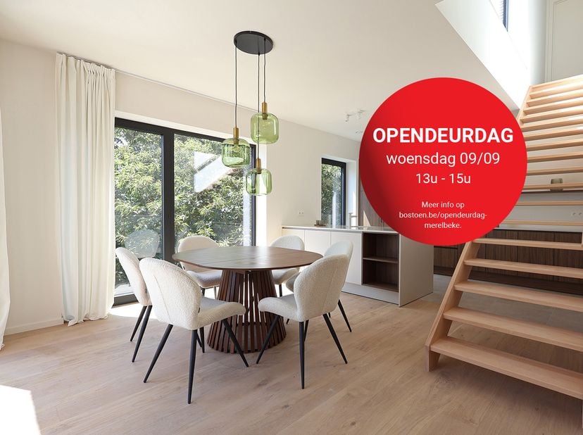 Ontdek dit lichtrijke duplex appartement met 3 slaapkamers, waar comfort en kwaliteit centraal staan. De ruime leefruimte met open keuken vormt het ha