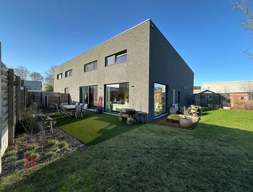                                         Bedrijfsgebouw te koop in Waregem, € 789.000
