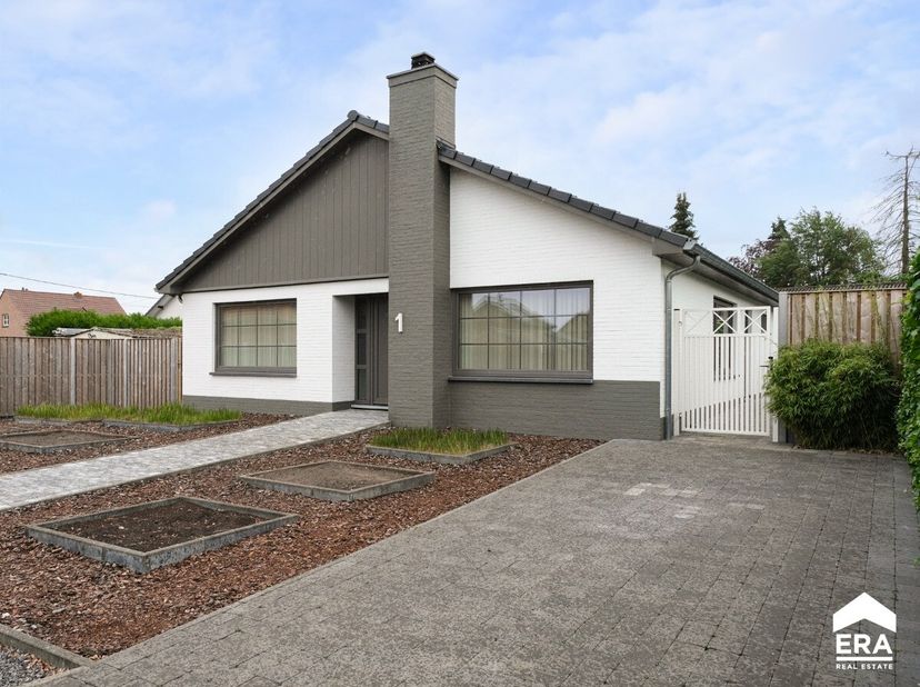[[ DIT PAND NEEMT DEEL AAN DE ERA OPEN HUIZEN DAG OP 13/6 VAN 16:00 TOT 17:00 ]] Gezellige, landelijk gelegen woning met 3 slaapkamers op een prachtig