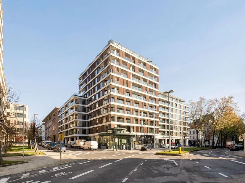 Bien présenté par Carla Rodriguez : 0494 07 97 54 / carla.rodriguez@victoire.be<br />
Victoire Junot vous propose ce lumineux appartement de 90 m²  au