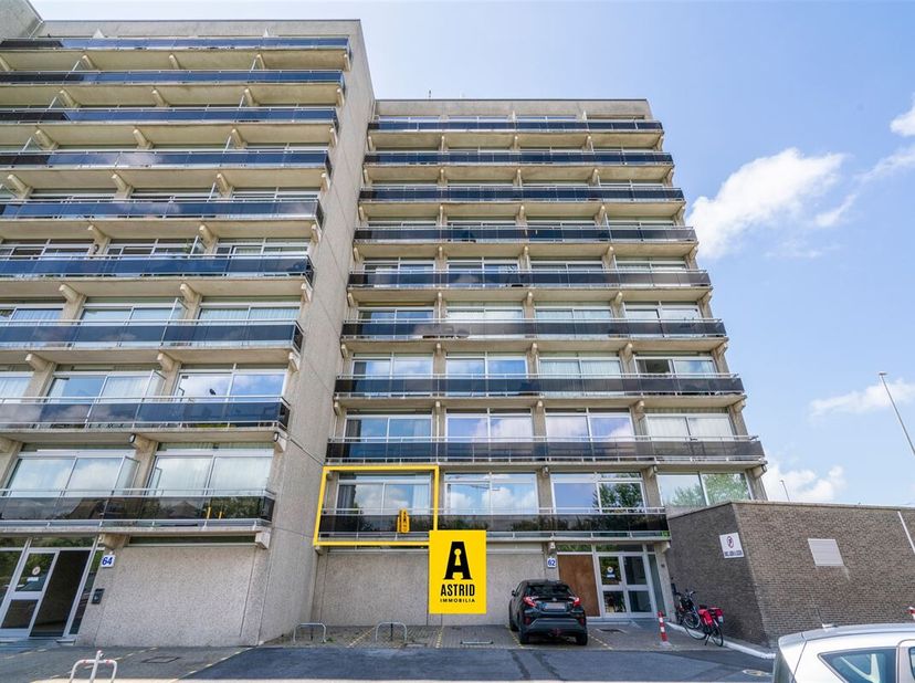 Leuke gezellige studio vlakbij zeezicht op ideale ligging!!  Gelegen op de eerste verdieping van de residentie Astrid (met lift) met zicht op de duine