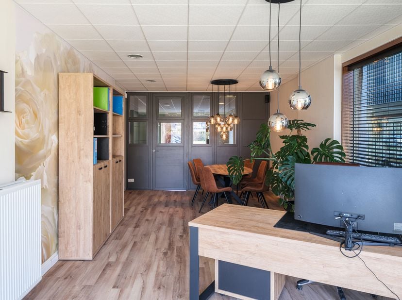 In de residentie Salta, langs de Evergemsesteenweg in Wondelgem, bevindt zich dit gelijkvloerse appartement. Een plek die vandaag klaarstaat voor wie