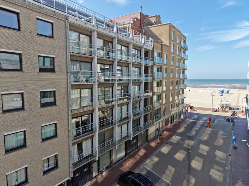 Appartement te koop in Barkenstraat 1,
                    8670 Oostduinkerke