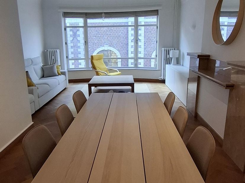 Gezellig bemeubeld appartement te huur in hartje Hasselt, ideaal voor een alleenstaande.<br />
Sfeervol en volledig bemeubeld appartement met hoge pla