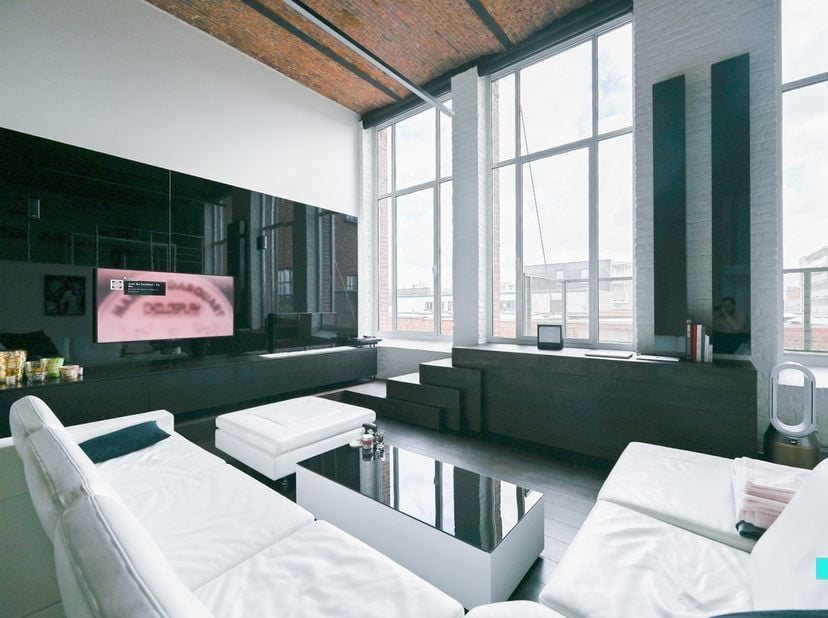 Welkom in deze prachtige loft nabij het centrum van Kortrijk. Industrieel, stijlvol en tot in de puntjes afgewerkt: deze loft is een echte buitenkans