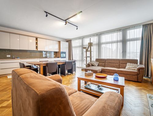                                         Commercieel Gebouw te koop in Marcinelle, € 198.000
