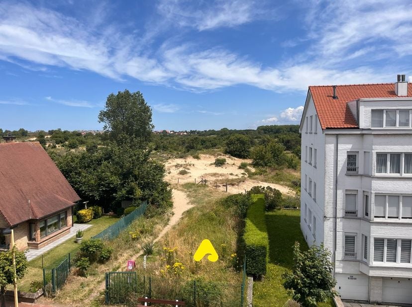 Te renoveren appartement gelegen te W. Vandermeerenlaan 7 van 70m2&amp;nbsp;op de bovenste verdieping van een kleinschalig gerenoveerd gebouw.<br />
Vanop