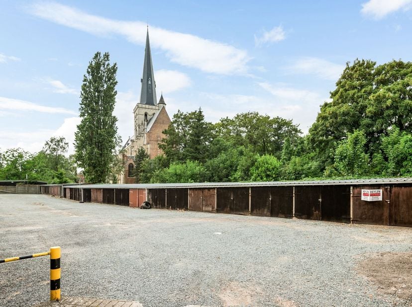 Garagebox in het centrum van Herentals!<br />
<br />
 Bent u op zoek naar een veilige en praktische parkeer- of opslagoplossing? Deze garagebox is g