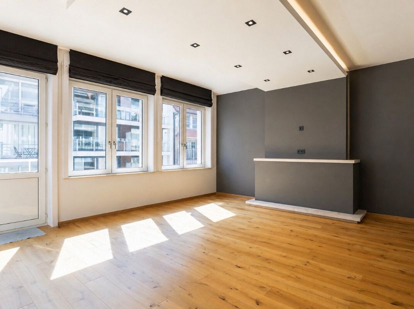 Knokke: Instapklaar lichtrijk appartement op toplocatie te koop met 2 volwaardige slaapkamers in het centrum van Knokke.Ontdek dit charmante en instap