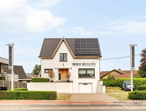                                         Bien commercial avec habitation à vendre à Sint-Eloois-Vijve, € 499.500
