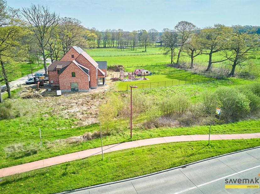 L'allotissement de Schaffen est vendu à 67% !<br />
<br />
Terrain d'angle de 7a81are pour développement ouvert, situé dans un environnement rural<b