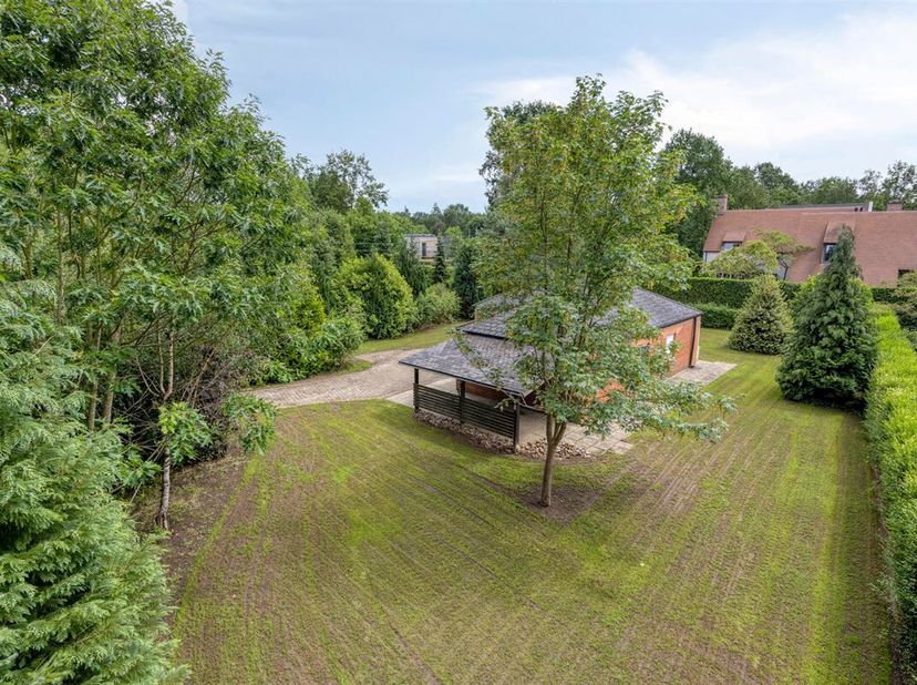 A VENDRE : Maison à rénover sur un terrain de plus de 13 ares dans un emplacement de choix à Bolderberg !<br />
Cette maison à rénover se trouve dans