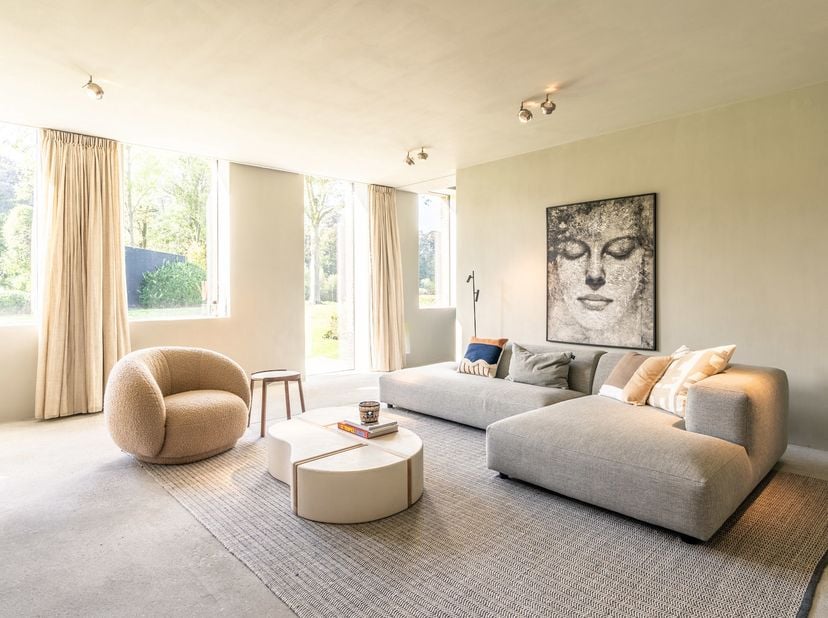 <br />
Située dans le quartier résidentiel élégant d’Aartselaar, ferme entièrement rénovée par le bureau d’architectes renommé Anversa avec une surfac