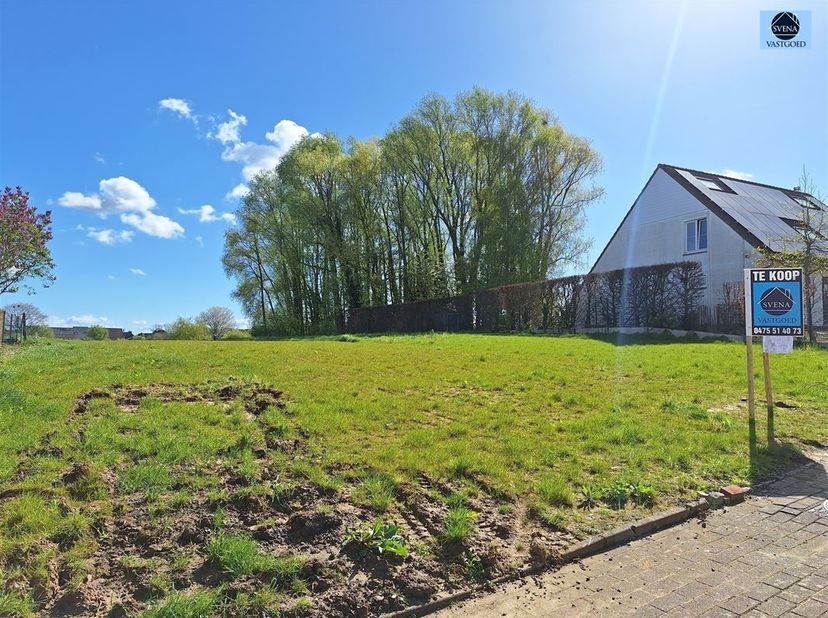 TERRAIN POUR CONSTRUCTION JUMELÉE AVEC BELLE VUE<br />
Prix demandé : 160 000 euros<br />
Très beau terrain (LOT 1) situé au calme à Viane avec une