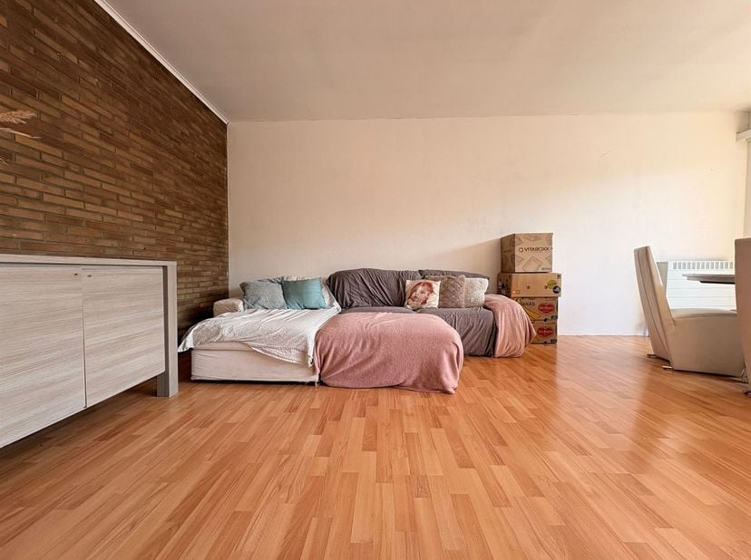 Gezellig appartement aan rand centrum<br />
Dit gezellige appartement is gelegen op de eerste verdieping van een kleinschalig gebouw met slechts twee