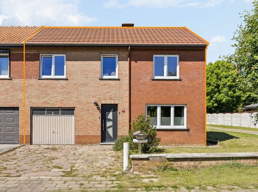 Voor meer info en foto’s, surf naar www.swevers.be – Deze halfopen gezinswoning aan Groenhof 11 in Gingelom biedt met haar 162 m² bewoonbare oppervlak