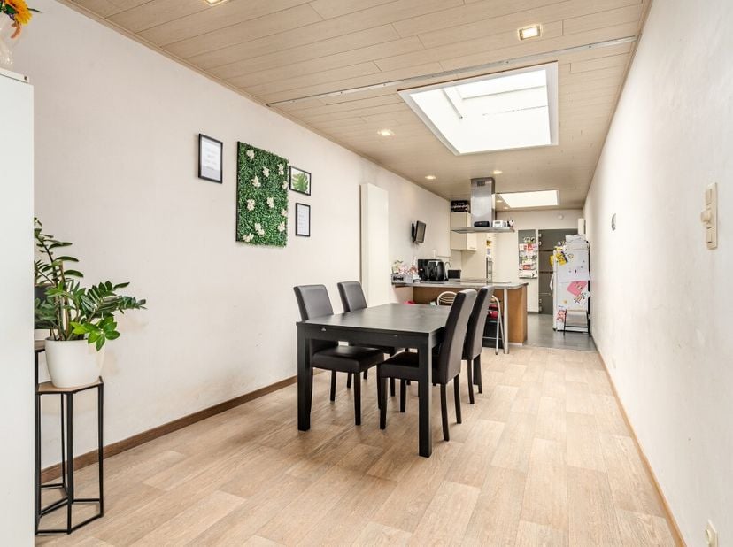 Te koop: instapklare woning met 3 slaapkamers en zonnige tuin te koop in Harelbeke.Op zoek naar een instapklare starters- of gezinswoning met veel com