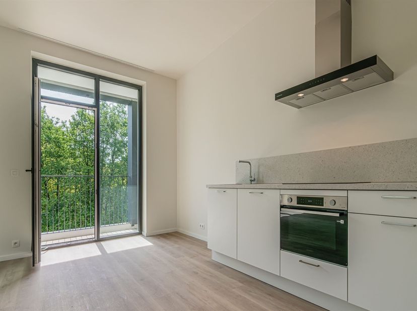 APPARTEMENT MET TERRAS<br />
<br />
In Sint-Lambrechts-Woluwe treffen wij deze knappe residentie aan gelegen in de Neerveldstraat. In de nabije omge