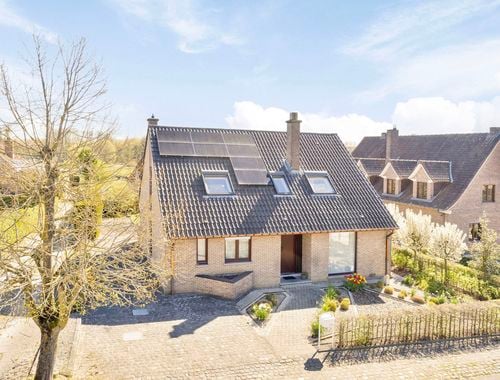                                         Villa à vendre à Sint-Pieters-Leeuw, € 649.000
