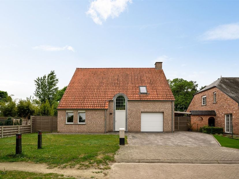 Ruime instapklare woning met hernieuwbare energie op ca. 820m²<br />
Rustig gelegen te Zoerle-Parwijs met alle faciliteiten in de directe omgeving. Te